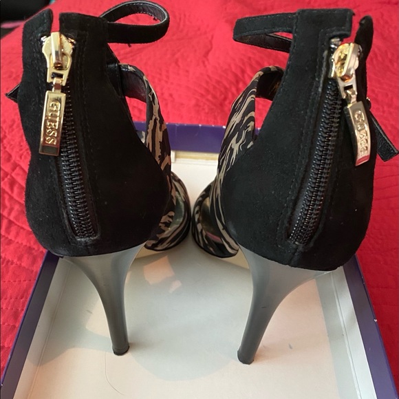 “Guess” Black Tiger Print Heels.  4 1/2 inch heel. - Picture 4 of 5